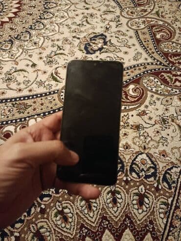 Apple iPhone: Samsung Galaxy S24+ — 3