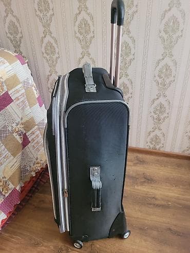 Çamadanlar: Amerikadan alınıb 7 8 il evvel sadece valizin cızığları falan var — 2