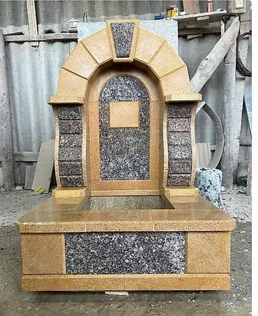 mezar daşları sekiller: Qumtaşı və qranitdən hazırlanmış məzar abidəsi - Material: sarı tonlu — 4