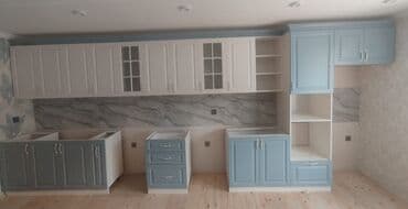 asperatorlar: Ağ rəngdə olan mətbəx mebeli dəsti. Qaz plitəsi və aspirator üçün — 13