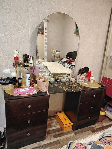 Vizaj/maqaj stolü və böyük güzgü dəsti - Üslub: klassik, qaranlıq — 1