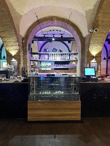 hövsan obyekt: Sahil metrosnun yaninda əsas kücədə insanlarin ən pik six olduqj bir — 5