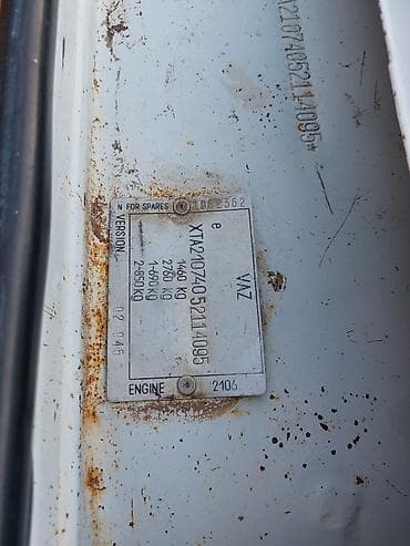 qosqu satisi: VAZ 2107 sedan – klassik ağ rəngdə, 4 qapılı, arxaötürücülü. Texniki — 9