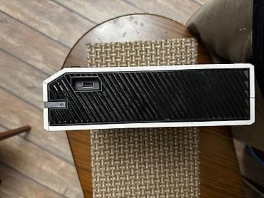 ps5 oyun disk: Xbox One 500GB yaxşı vəziyyətdə satılır. Komplektdə bir ədəd original — 2