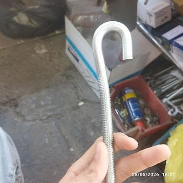 kombi boru: Məhsul: Qarmaq başlı yivli çubuq (J-bolt) Təsvir: - Material — 2
