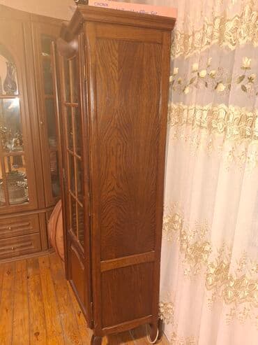 Şüşəli dolab vitrini