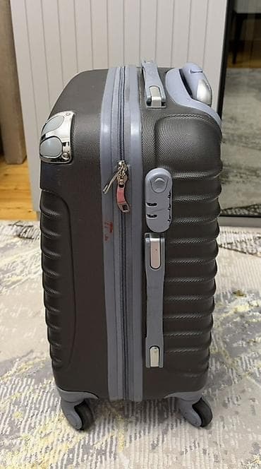 Çamadanlar: Çamadan tecili satilir endirimle 30 azn‼️‼️‼️Heç bir problemi — 6