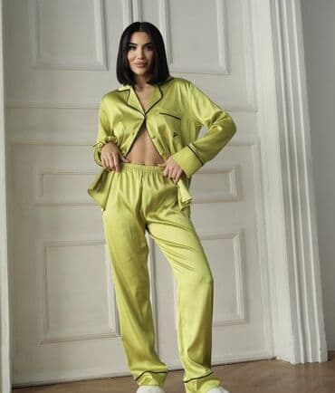 Zeytun-yaşıl satən qadın pijama dəsti - 2 hissədən ibarət: düyməli