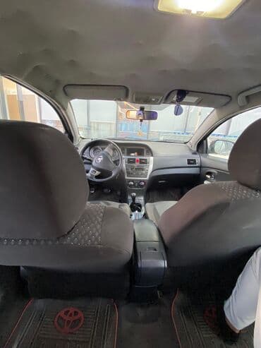 kia seed 2014: Boz rəngdə olan bu avtomobil rahat idarəetmə və funksionallıq təklif — 4