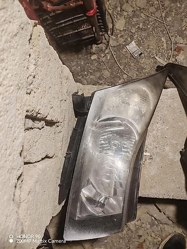 Motonəqliyyat: Chevrolet kruz 
Faraları parilofkaya ehtiyac var 
Son qiymət 100manat — 1