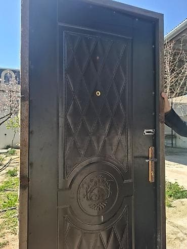 dəmir qapllar: İşlənmiş Giriş qapısı Çərçivə ilə, Zəmanətsiz, Ödənişli quraşdırma, Ünvandan götürmə, Ödənişli çatdırılma — 2