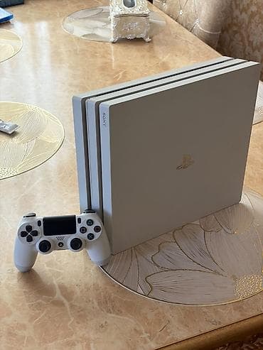 Sony PlayStation 4 Pro (ağ rəng) – DualShock 4 ağ pultla - Model: PS4 — 1