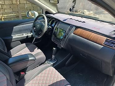 Nissan Tiida hatchback, gümüşü rəng. - Kuzov: 5 qapılı hatchback — 7