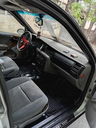 prius qapi: Opel Vectra: 1.8 l | 1997 il 541000 km Sedan — 10