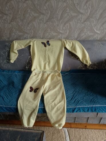 женские спортивные костюмы на флисе: Sarı rəngdə qadın idman dəsti - 2 hissəli: uzunqollu sweatshirt və — 1