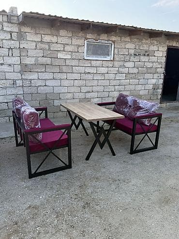 Dördbucaq masa, Qatlanan, Skameykalar ilə, Metal