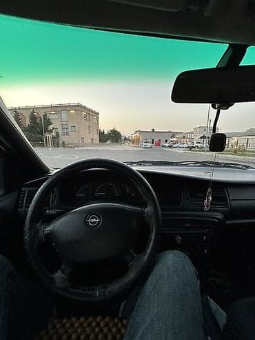 Opel Vectra: 1.8 л | 1986 г. 224000 км Седан — 8