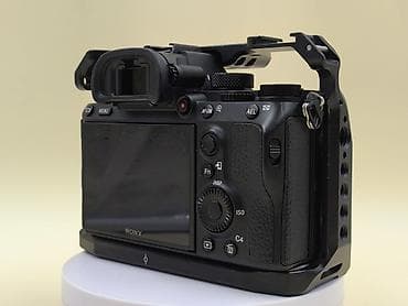 Videokameralar: Sony Alpha a7 III (ILCE-7M3) tam kadr güzgüsüz fotoaparat + SmallRig — 5