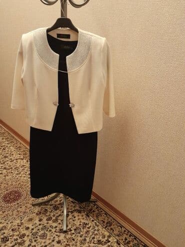 Платье с пиджаком тёмно-синего цвета. Размер 46 -48. Рукав три