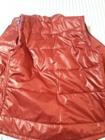 jiletler qadin ucun: Vişnə rəngli kurtka.Brend.Roni firması 38 razmer.Təzədən — 3