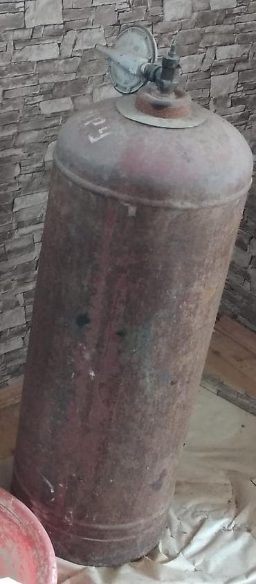 3d divar kagizlari: Maye qaz balonu + reduktor - Tutumu: təxmini 50 litr (standart iri — 3