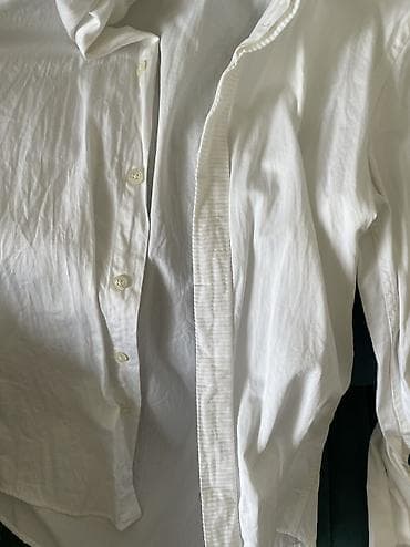 paradnı forma: Qara rəngli, üç hissədən ibarət olan kişi kostyumu və ağ toy — 7