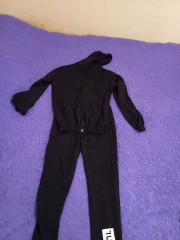 Qara idman dəsti - 2 hissədən ibarət: kapüşonlu, fermuarlı svitşot və lalafo.az -da Qara idman dəsti - 2 hissədən ibarət: kapüşonlu, fermuarlı svitşot və