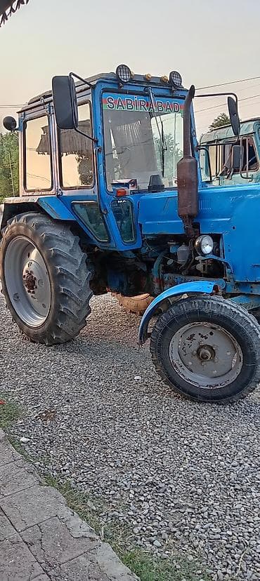 e39 radiator: Belarus MTZ seriyalı mavi traktor - Kabinli, geniş görünüşlü güzgülər — 2