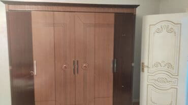 Masalar və oturacaqlar: Açılan, 4 qapılı Düz dolab, Qarderob, paltar dolabı — 2