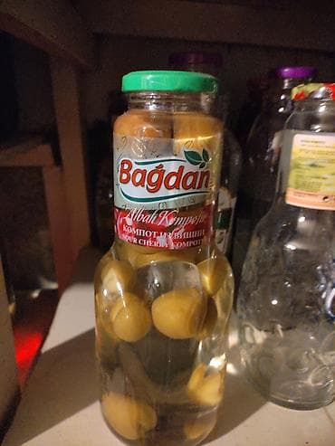 Naxçıvan məhsulları .Pomidor turşusuGöyçə kompotuGöyçə mürəbbəsi