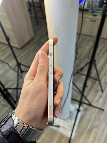 Great Wall: IPhone 14, Starlight — 6