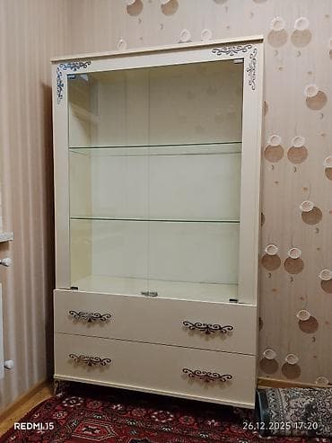 Витрины-шкафы: Стеклянная витрина-шкаф, Б/у, Самовывоз — 1