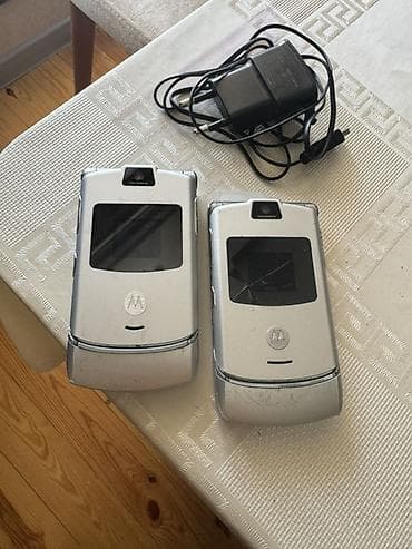 Motorola < 2 GB Memory Capacity, rəng - Gümüşü, Düyməli