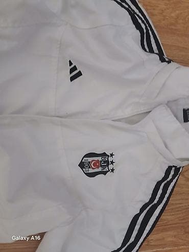 kurtkalar online satis: Beşiktaş JK (1903) loqolu idman üst geyimi - Rəng: ağ, qara zolaqlı - — 1