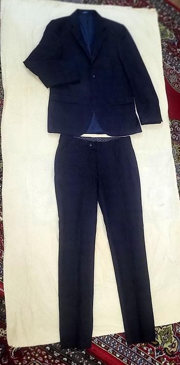 Klassik tünd mavi kişi kostyumu – 2 hissəli dəst: - Jaket: ikidüyməli