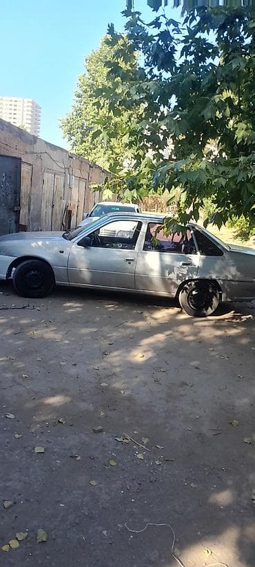 daewo tico: Daewoo Nexia: 1.6 l | 2010 il Sedan — 4