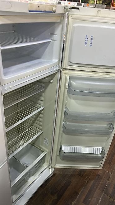 emersun soyuducu: 2 qapılı Indesit Soyuducu Satılır, rəng - Ağ — 2