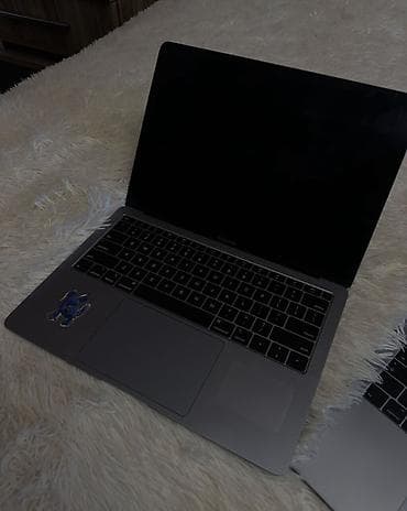 apple macbook: MacBook Air (Retina, 13-inch, 2019) - Ekran: 13" Retina - Prosessor — 1