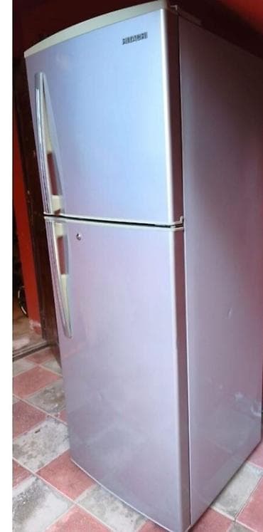 Beko iki kameralı soyuducu - Üst hissədə dondurucu, aşağıda əsas