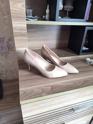 Bej rəngli qadın klassik tuflilər - Rəng: açıq bej (nude), universal — 3