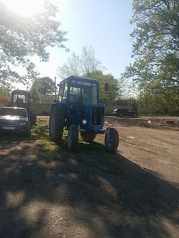 Məhsul: Belarus markalı təkərli traktor Xüsusiyyətlər: - Korpus: mavi