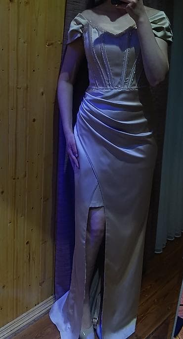 Geyim yenidir sadəcə 1 dəfə geyinilib.(LADY LİFE mağazasından 285 AZN