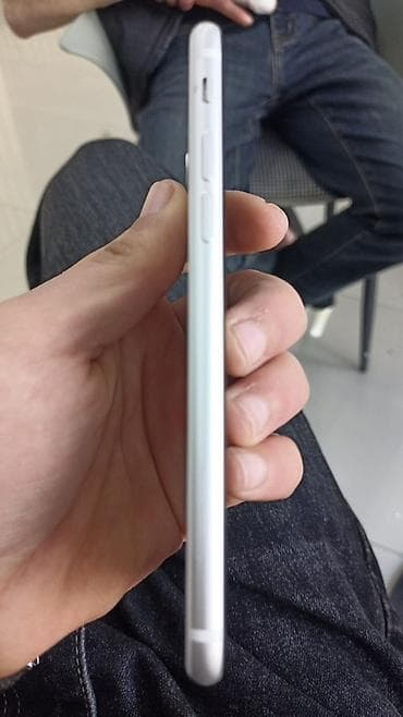 apple se 4: IPhone SE 2020, Ağ, Barmaq izi — 4