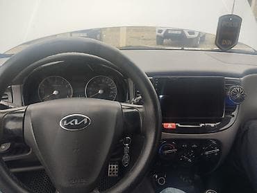 w204 salon: Kia Rio hatchback - Kuzov: 5 qapılı hatchback, gümüşü rəng - — 6