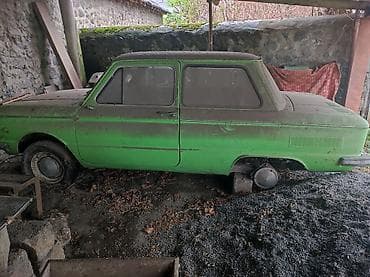 Məhsul: Sovet istehsalı kiçik sedan (yaşıl rəng), arxa mühərrikli