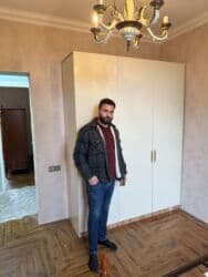 Düz dolab, Yataq otağı üçün, Paltar üçün, Açılan, Korpuslu, 3 qapılı