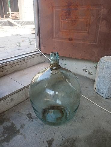 misar frez: Şüşə damacan - Material: qalın, şəffaf-yaşıl tonlu şüşə - Həcmi — 1