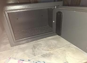Elektron şifrə ilə seyf - Kompakt metal seyf – ev və ofis üçün. - Ön — 3