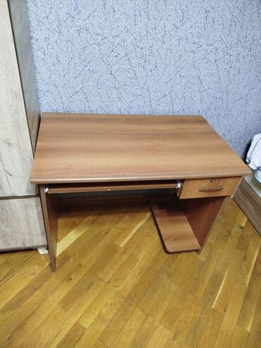 uşaq yazı masası: Kompüter masası, İşlənmiş, Açılmayan, DSP, Dördbucaq masa — 1