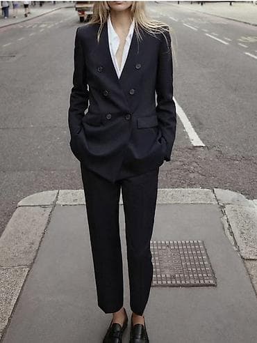papaq modelləri: Qadınlar üçün klassik tünd-navy rəngli iki cərgə düyməli blezer. - — 1